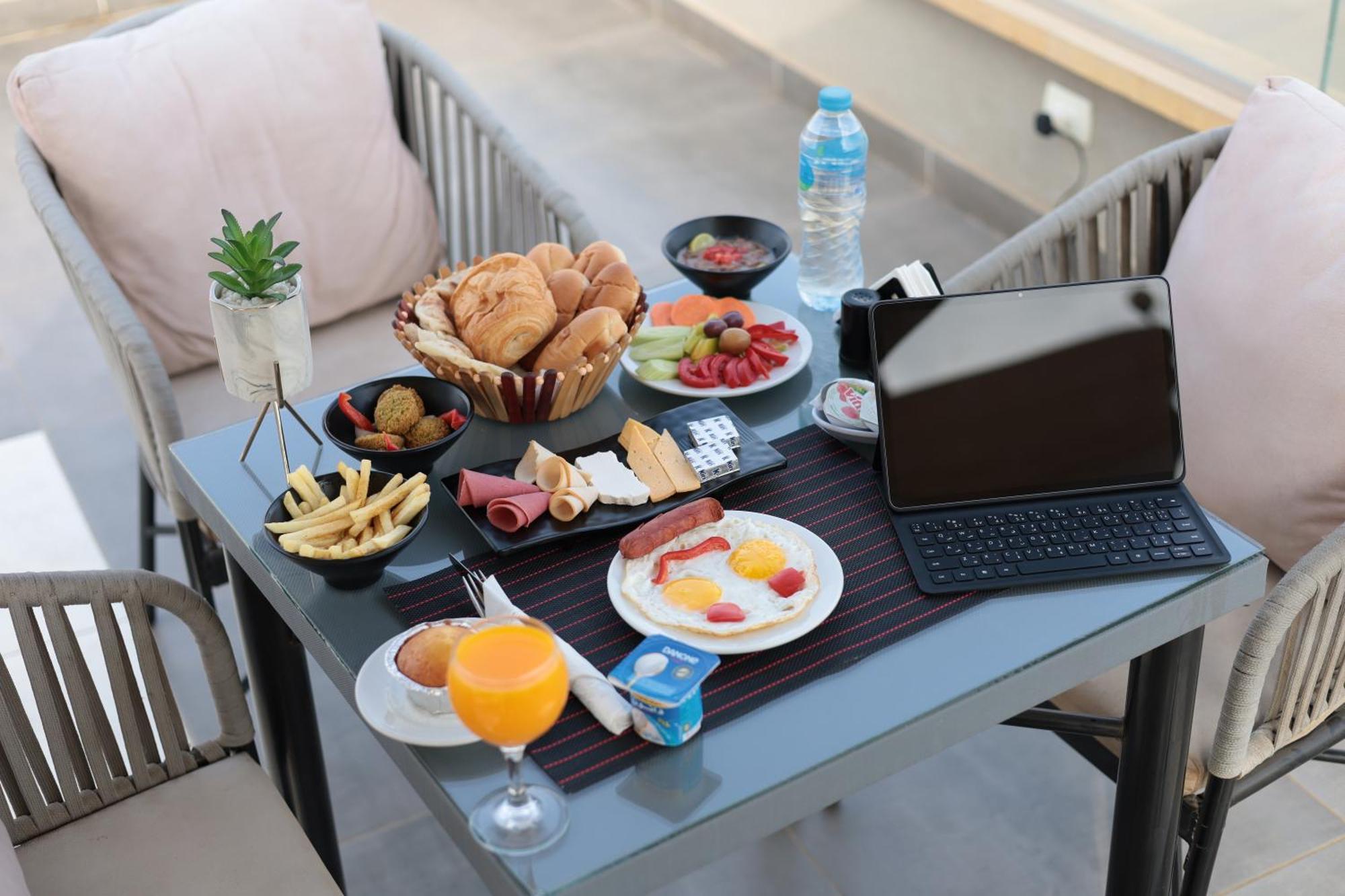 Golden Palm Sunrise Inn Kafrat al Jabal Exterior photo